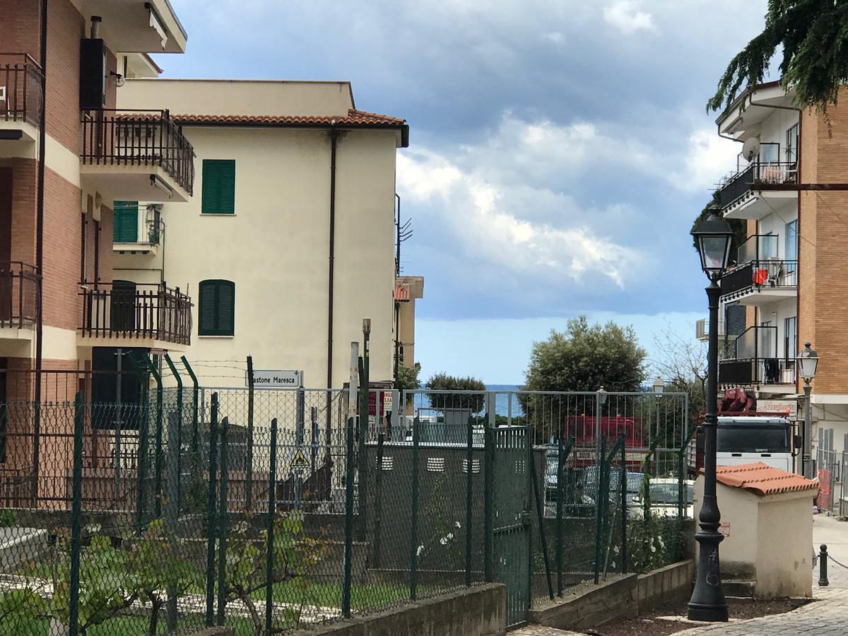 Flat Low Cost Sperlonga Buitenkant foto